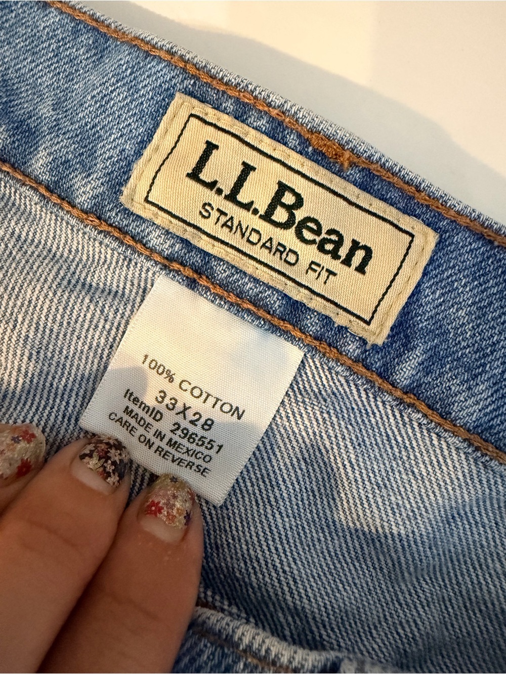 L.L. Bean Men's Double L Jeans Standard Fit Straight Leg Size 33x28 Medium Wash - Picture 9 of 10
